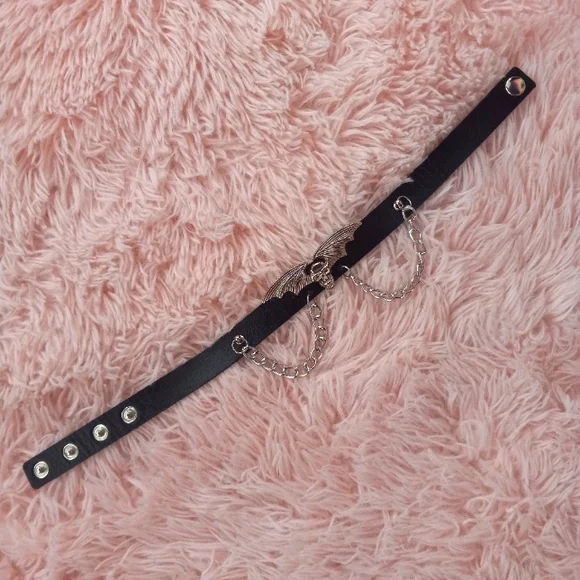 Avenge Sevenfold! Gothic choker with chains and winged skull! NWOT! - Picture 1 of 4